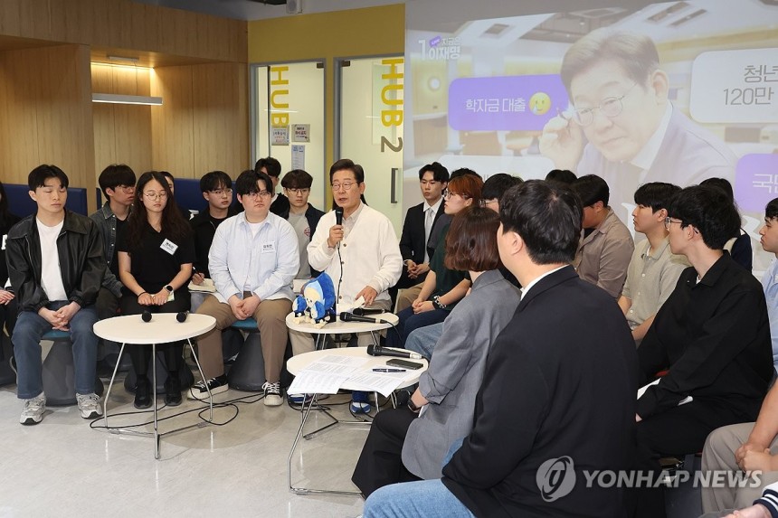간담회 하는 이재명 후보
[연합뉴스 자료사진]
