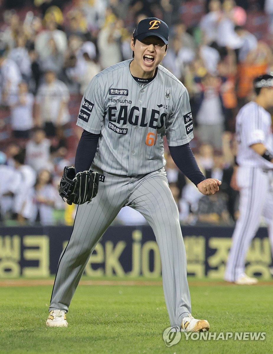 <b>한화 조동욱</b> '이겼다!'