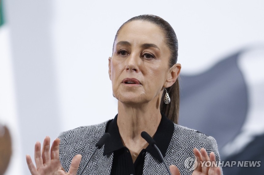 28일(현지시간) 정례 기자회견하는 클라우디아 셰인바움 멕시코 대통령
[멕시코시티 EPA=연합뉴스. 재판매 및 DB 금지]