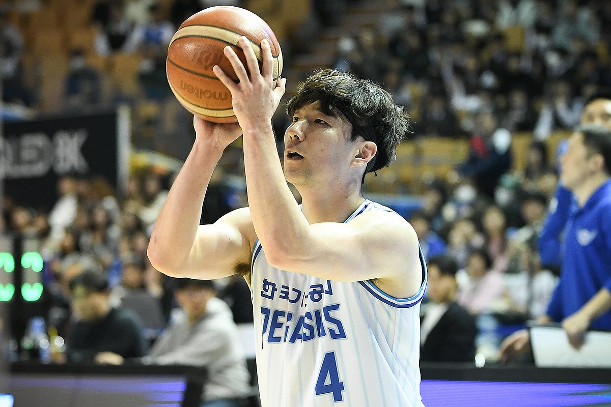 김선형 떠난 프로농구 <b>SK</b>, MVP <b>안영준</b>과 재계약…<b>김낙현</b>도 영입