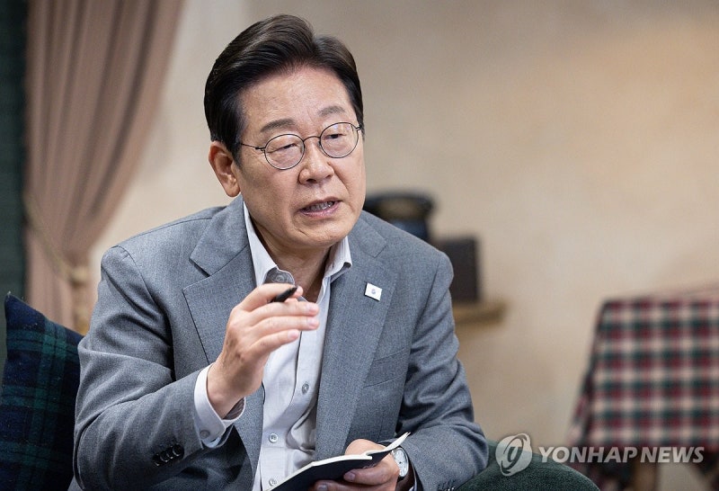 <b>이재명</b> "1천400만 개미와 코스피 5,000 실현…<b>사전투표</b> 해달라"