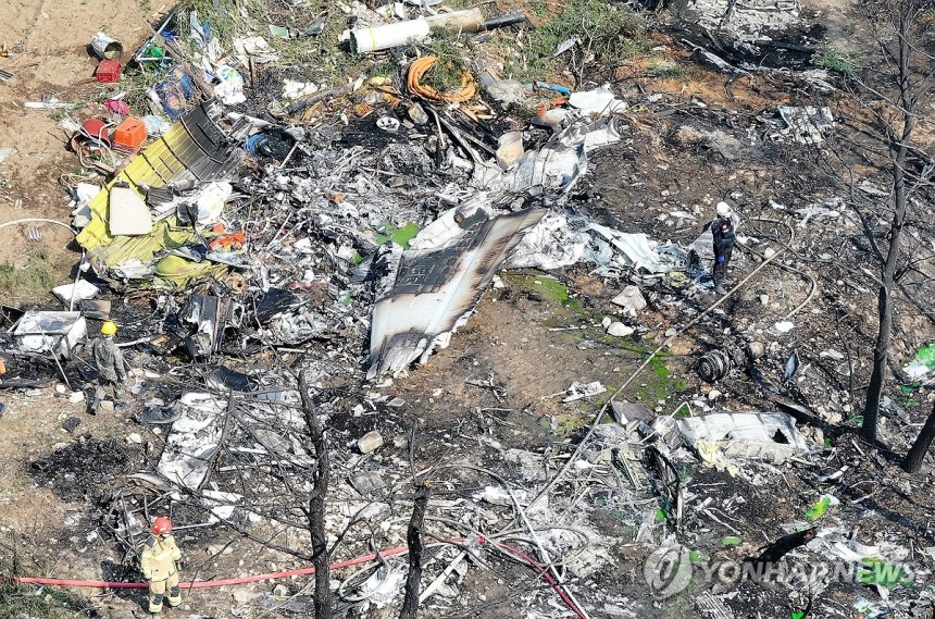 포항서 해군 초계기 추락…현장 수습 중
(포항=연합뉴스) 윤관식 기자 = 29일 오후 1시 50분께 경북 포항시 남구 동해면 신정리 한 야산에 해군 초계기가 추락한 가운데 군과 소방 당국 등 관계기관이 현장 수습을 