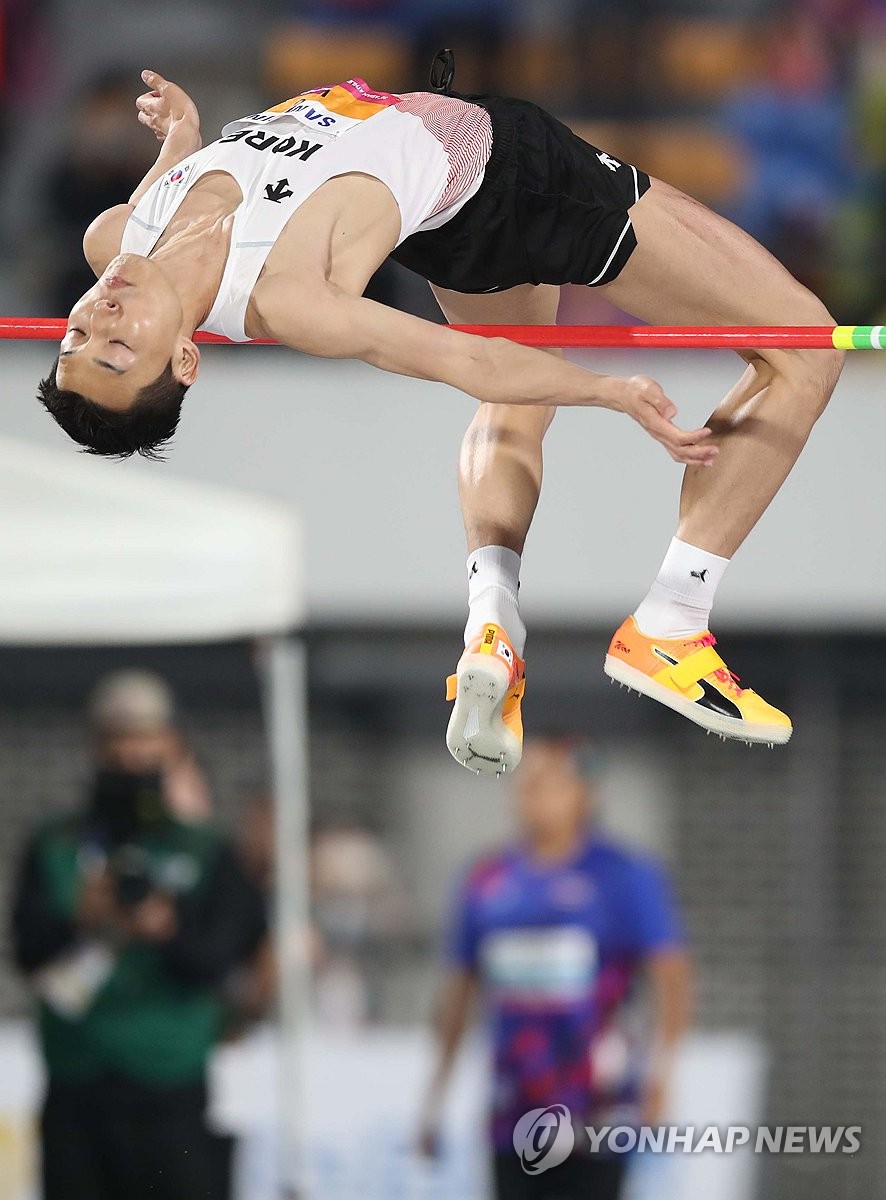 우상혁, <b>아시아</b>육상<b>선수권</b> 우승…30년 만에 남자 높이뛰기 2연패