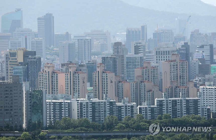 서울 아파트 
(서울=연합뉴스) 윤동진 기자 = 사진은 이날 서울 남산에서 바라본 서울 시내. 2025.5.25 mon@yna.co.kr