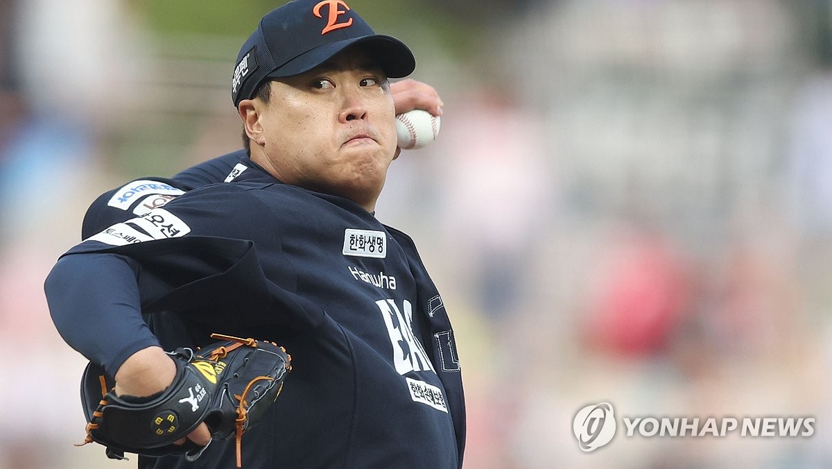 '시즌 <b>5승</b>' <b>류현진</b> "신인 때 마음으로…포수 사인 모두 따랐다"