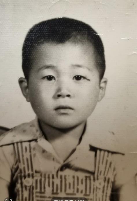 4살때 보육원에 들어가면서 찍은 송준영 씨 사진
[본인 제공]