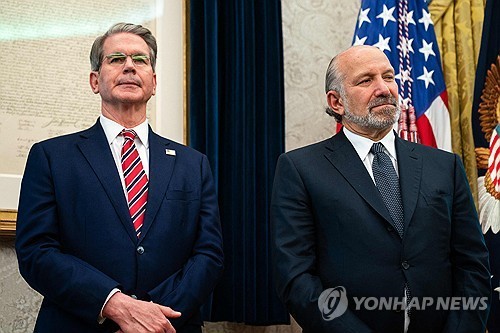 스콧 베선트 미 재무장관(왼쪽)과 하워드 러트닉 미 상무장관
[AFP 연합뉴스 자료사진. 재판매 및 DB 금지]
