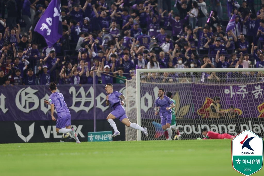 K리그1 <b>전북</b>, <b>울산</b>에 3-1 역전승…13경기 무패 행진 '선두 질주'(종합)