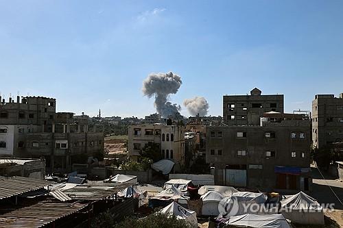 이스라엘군 공습으로 연기 피어오르는 가자지구
[AFP 연합뉴스 자료사진. 재판매 및 DB 금지]