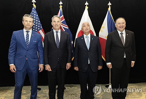 미국·호주·일본·필리핀 국방장관 회담
[싱가포르 EPA=연합뉴스. 재판매 및 DB 금지]
