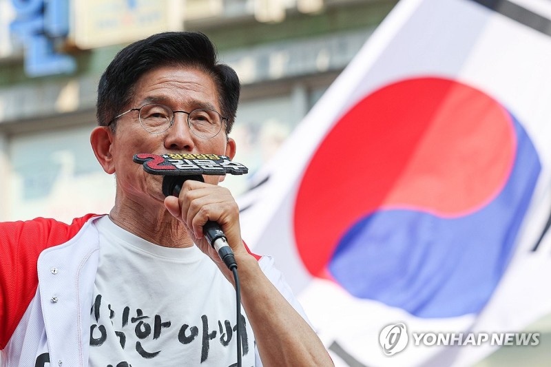 김문수, '<b>리박스쿨</b> 연관' 민주 공세에 "근거없이 얘기하면 안돼"