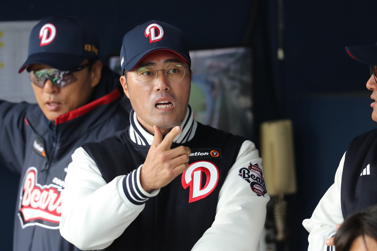 <b>두산 조성환</b> 감독<b>대행</b> "선수가 포기 안 하면 팬들도 포기 안 해"