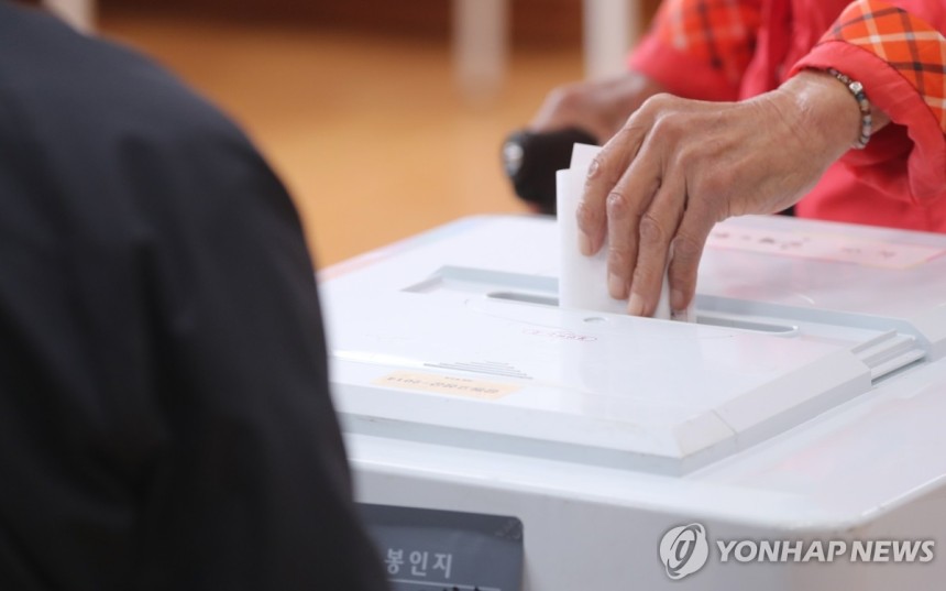 소중한 한표
본 기사 내용과 관련 없음. [연합뉴스 자료사진]