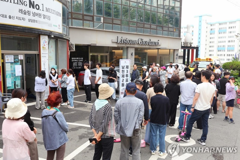 '사전투표 포함' 오후 2시 대선 투표율 65.5％…역대 최고치
