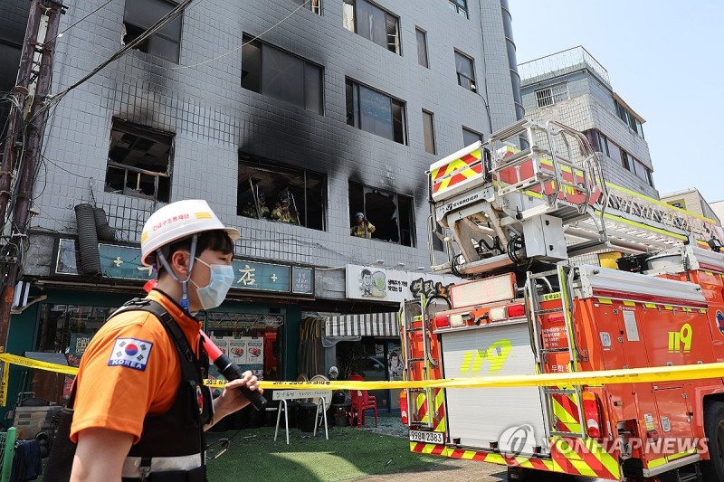 서울 <b>신당동 봉제공장</b>서 <b>화재</b>…여성 1명 <b>사망</b>(종합)