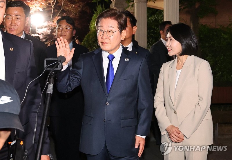 21대 <b>대통령</b>에 <b>이재명 당선</b> 확실…3년 만의 정권교체