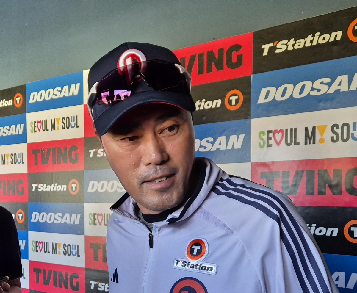 기강 잡는 두산 <b>조성환</b> 대행, <b>신인</b> 내야수 3명 선발 투입