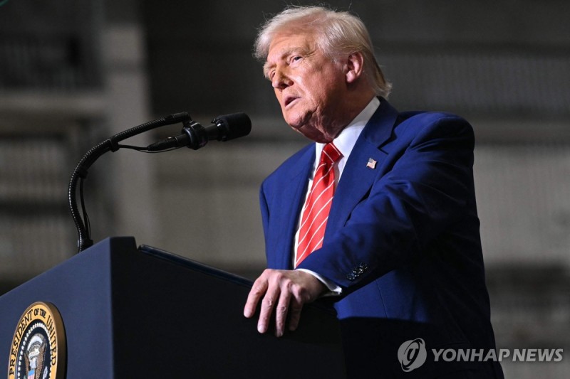 <b>트럼프</b>, <b>철강</b>·알루미늄 <b>관세</b> 25→50% <b>인상</b> 포고문 서명