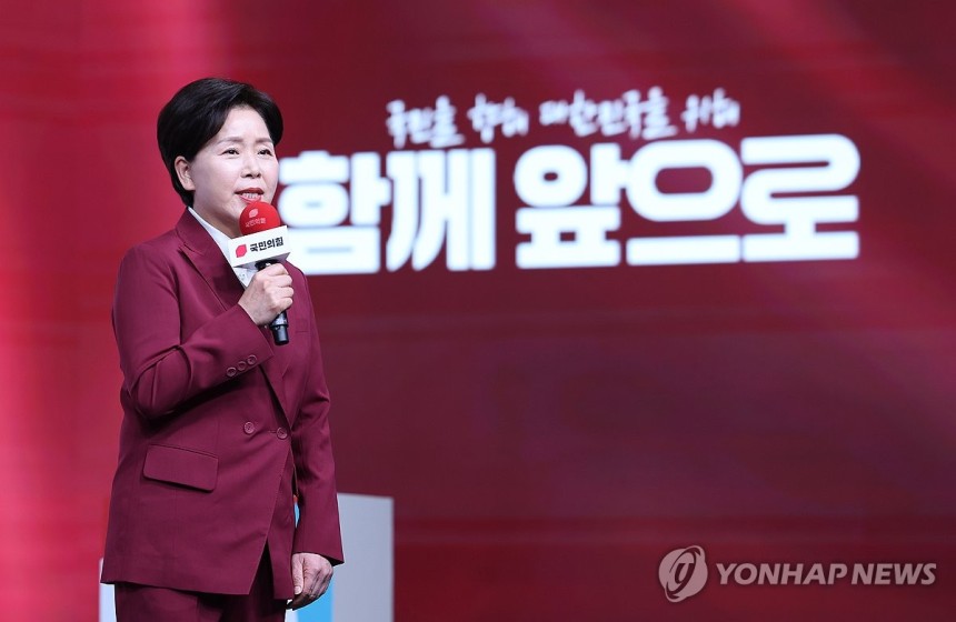 비전 발표하는 양향자 대선 경선 후보
(서울=연합뉴스) 국민의힘 양향자 대선 경선 후보가 18일 서울 강서구 ASSA아트홀에서 열린 국민의힘 '제21대 대통령후보자 1차 경선 비전대회'에서 비전을 발표하고 있다. 2