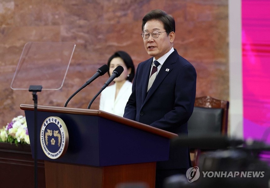 취임 연설하는 이재명 대통령
(서울=연합뉴스) 이재명 대통령이 4일 서울 여의도 국회에서 열린 제21대 대통령 취임선서식에서 취임 연설을 하고 있다. 2025.6.4 [국회사진기자단] photo@yna.co.kr