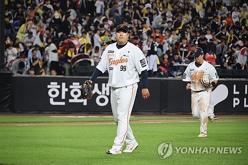 한화 <b>류현진</b>, 3⅔이닝 4실점 후 허벅지 통증으로 교체