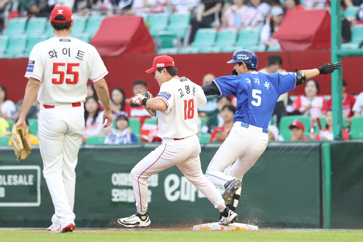 '전력 질주 <b>결승타</b>' <b>구자욱</b> "기본 지켰죠…안 맞으면 뛰기라도"