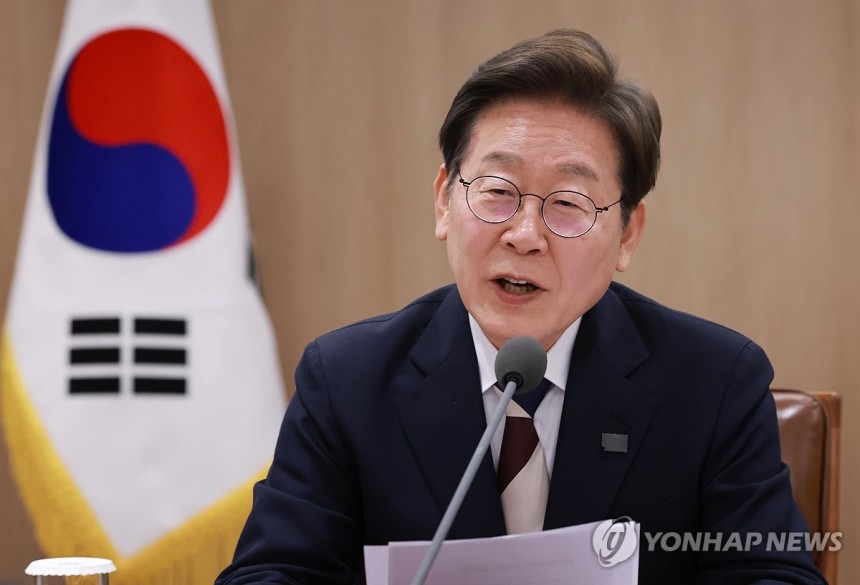 이재명 대통령, 비상경제점검 TF 회의 발언
(서울=연합뉴스) 홍해인 기자 = 이재명 대통령이 4일 서울 용산 대통령실 청사에서 열린 '대통령 1호 명령, 비상경제점검 태스크포스(TF) 회의'에서 발언하고 있다. 2