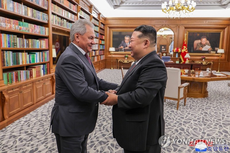 <b>김정은</b>, 러 쇼이구에 "<b>북러조약</b> 조항들 준수할 것…무조건 지지"