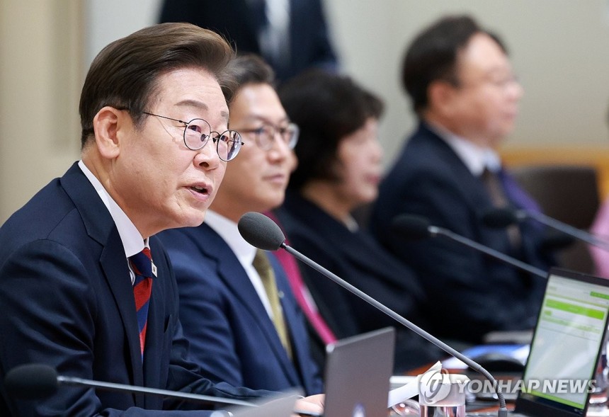 이재명 대통령 국무회의 발언
(서울=연합뉴스) 홍해인 기자 = 이재명 대통령이 5일 서울 용산 대통령실 청사에서 열린 국무회의에서 발언하고 있다. 2025.6.5 [대통령실통신사진기자단] hihong@yna.co.k