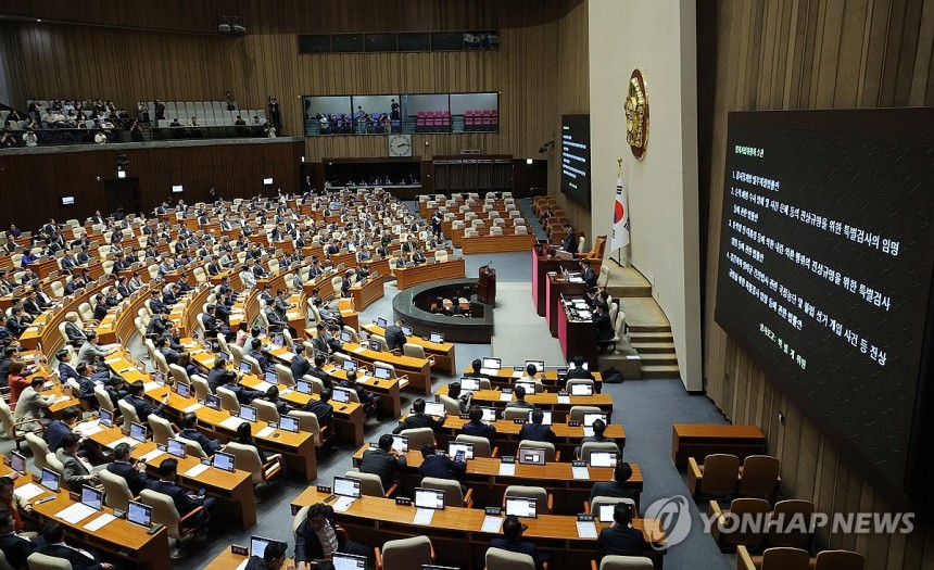대선 후 본회의, 3대 특검법·검사징계법 상정
(서울=연합뉴스) 류영석 기자 = 5일 국회 본회의에서 내란 특검법과 김건희 여사 특검법, 채해병 특검법 등 3대 특검법과 검사징계법이 상정되고 있다. 2025.6.5 