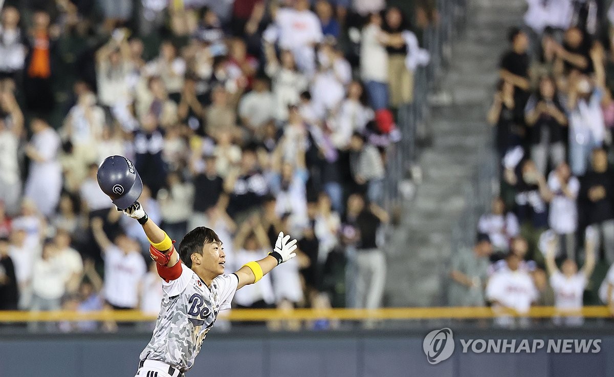 <b>김민석 끝내기</b> 안타로 두산 승