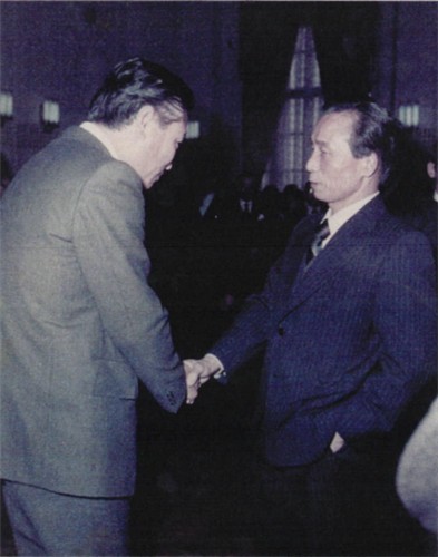고(故) 박정희 전 대통령(오른쪽)과 이용만 당시 재무부 이재국장
[이용만 전 장관 제공. 재판매 및 DB 금지]