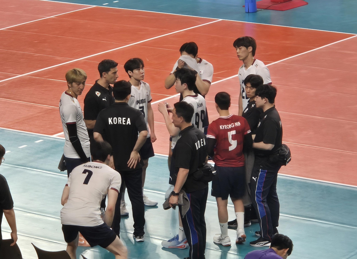 <b>남자 배구대표팀</b>, 네덜란드 높이에 고전…1차 <b>평가전</b>서 1-3 패배