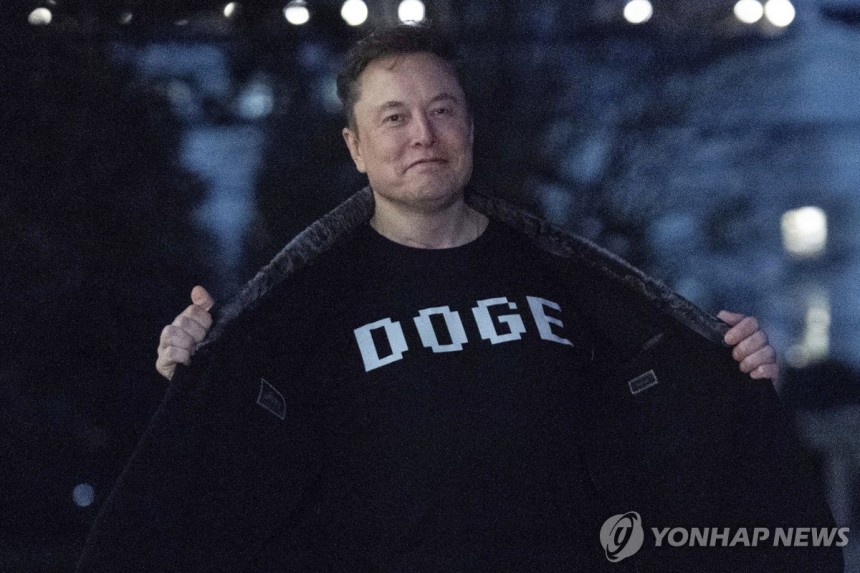지난 3월 'DOGE' 티셔츠 입은 머스크
[AP 연합뉴스 자료사진. 재판매 및 DB 금지]