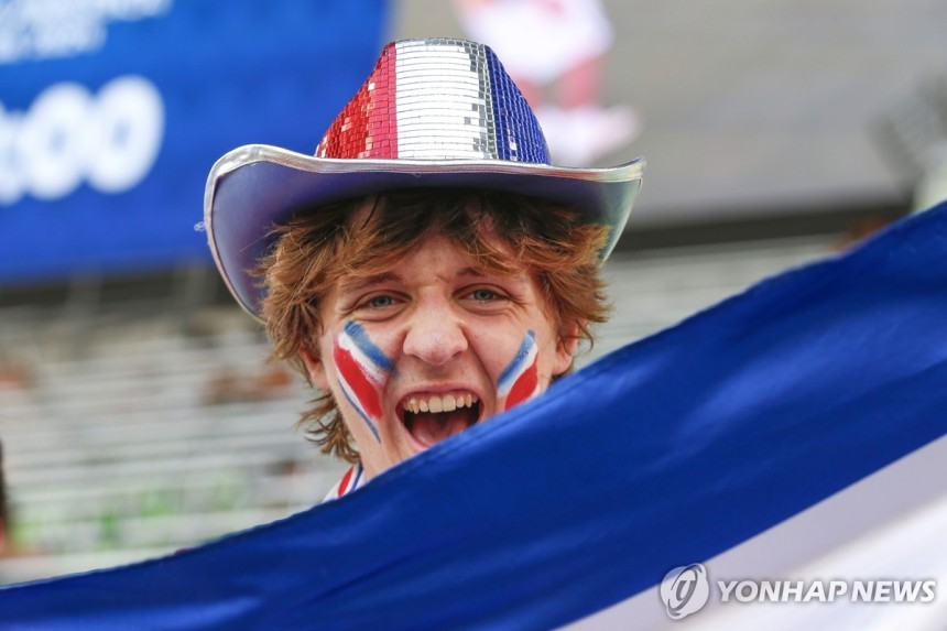 코스카리카 국기 색깔로 얼굴을 치장한 축구 팬
[EPA 연합뉴스 자료사진. 재판매 및 DB 금지]