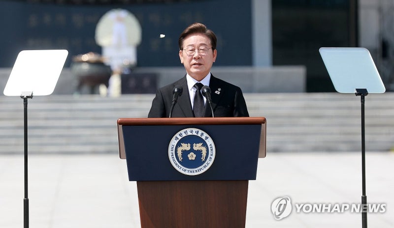 <b>헌법재판관 후보</b> 이승엽 등 검토…<b>대통령</b>실 "이해충돌 지적 이해안돼"