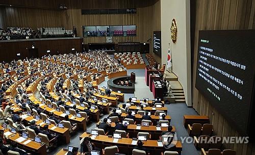 대선 후 본회의, 3대 특검법·검사징계법 상정
    (서울=연합뉴스) 류영석 기자 = 5일 국회 본회의에서 내란 특검법과 김건희 여사 특검법, 채해병 특검법 등 3대 특검법과 검사징계법이 상정되고 있다. 2025.