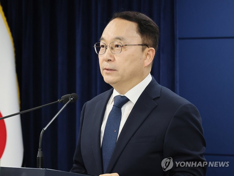 통일부, 달라진 <b>대북전단</b> 입장…"<b>살포</b> 유감, 강력히 <b>중지</b> 요구"