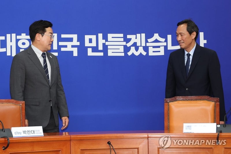 박찬대 대표 직무대행 예방한 <b>우상호 정무수석</b>
