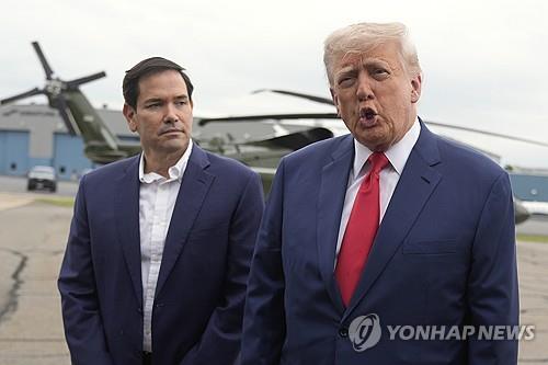 트럼프 미국 대통령(오른쪽)
[AP 연합뉴스 자료사진 재판매 및 DB금지]