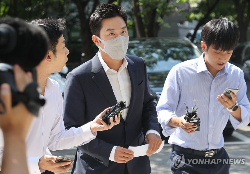 검찰, 프로골퍼 출신 안성현 구속영장 재청구
(서울=연합뉴스) 류효림 기자 = 상장을 도와준다며 코인 발행업체로부터 금품을 챙긴 혐의(특정경제범죄가중처벌법상 사기·배임수재)를 받는 프로골퍼 안성현 씨가 1일 서울 양