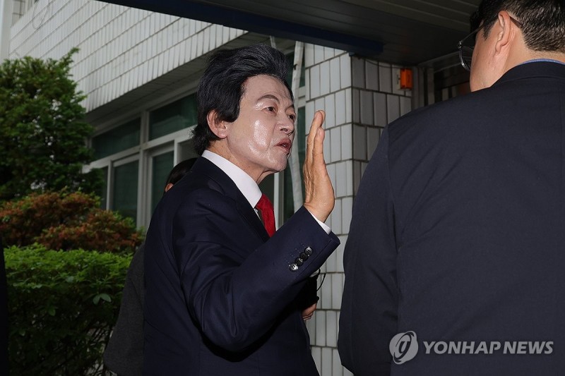 '사기·준강제추행' <b>허경영 구속기소</b>…재산 389억 추징보전