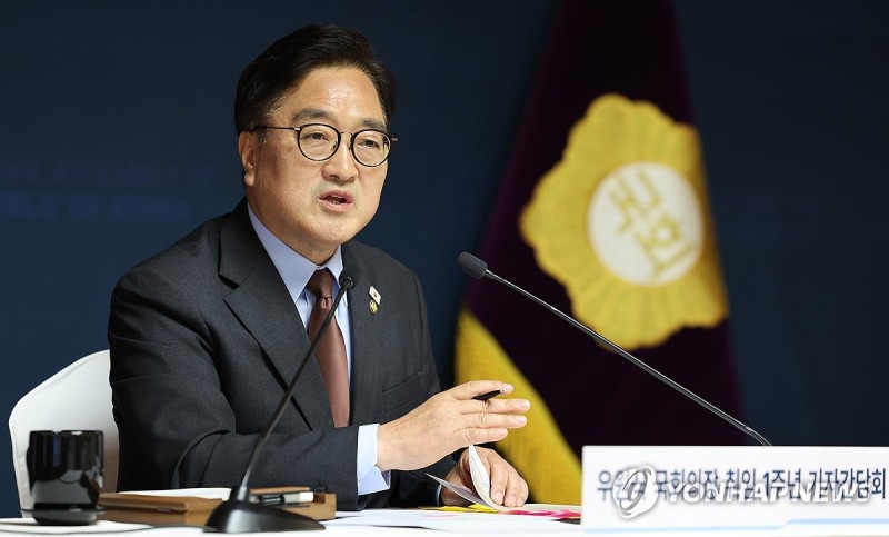 우의장 "<b>개헌</b> 논의 시기 잘 조절해야…추경에 적극적 역할 할것"