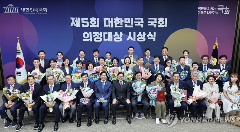 <b>국회</b> 개원 77주년…여야 의원 24명 '<b>의정 대상</b>' 수상
