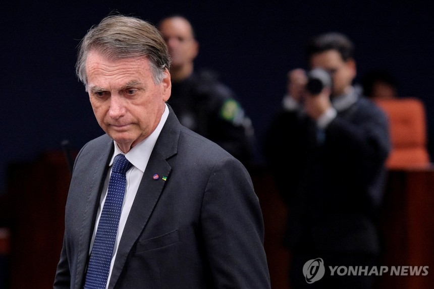 지난 10일(현지시간) 브라질 연방대법원에 출석한 자이르 보우소나루 전 대통령
[브라질리아 로이터=연합뉴스. 재판매 및 DB 금지]