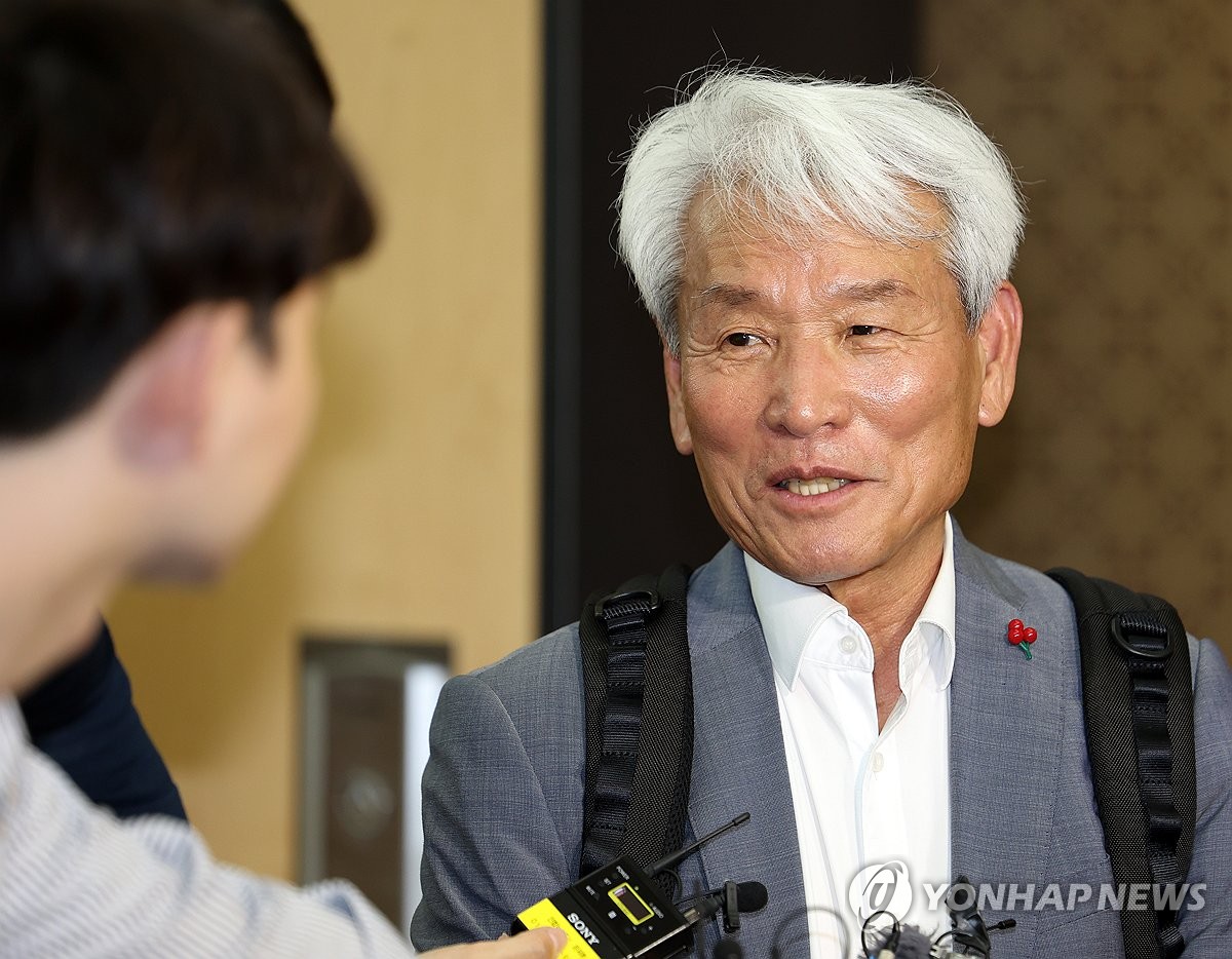 상벌위원회 출석하며 취재진 질문에 답하는 <b>광주FC 노동일 대표이사</b>