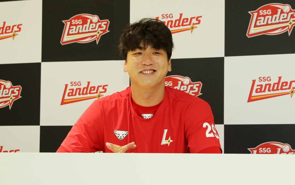 다년계약 <b>김광현</b> "2년 내 200승 달성하고 재평가 받고파"