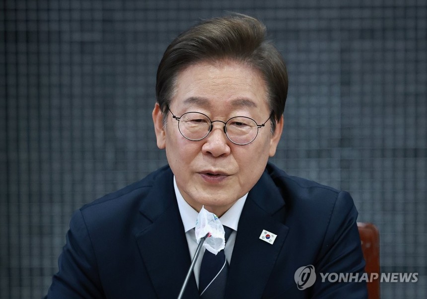 이재명 대통령, 기본소득 실시지역 현황점검
(연천=연합뉴스) 홍해인 기자 = 이재명 대통령이 13일 경기도 연천군청에서 기본소득 실시지역 현황 점검을 하며 발언하고 있다. 2025.6.13 hihong@yna.co.