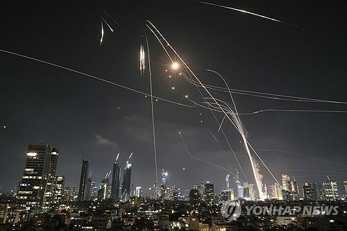 美, 이번에도 <b>이스라엘</b> 방어 나서…미군, <b>이란 미사일</b> 요격 지원(종합)