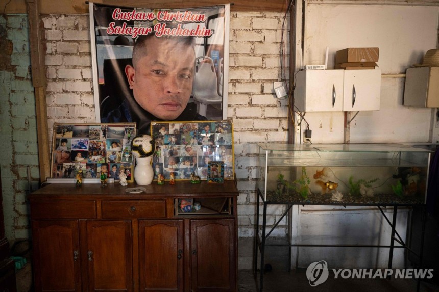 강도들에 의해 살해된 페루 버스기사 추모 공간
[AFP 연합뉴스 자료사진. 재판매 및 DB 금지]